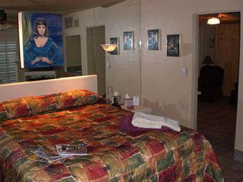 Desert Paradise Resort - Gay Men'S Resort Palm Springs Exterior photo